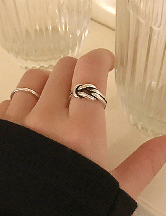 (92.5 silver) pretzel rope ring