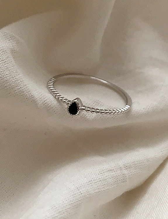 (92.5 silver) black stone skinny ring
